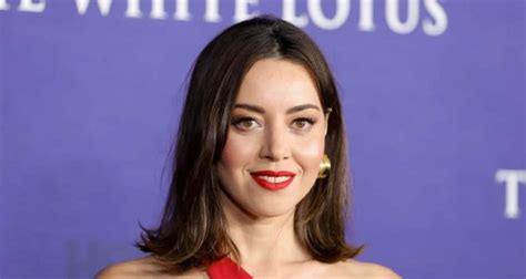 Aubrey Plaza Body Measurements Height Weight Bra Size Shoe。